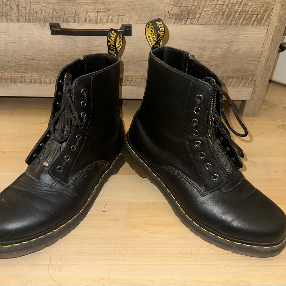 Dr. Martens Black Leather Men's Boots - Picture 3 of 6